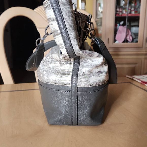 Simple Vera gray and white shoulder bag - Picture 4 of 9